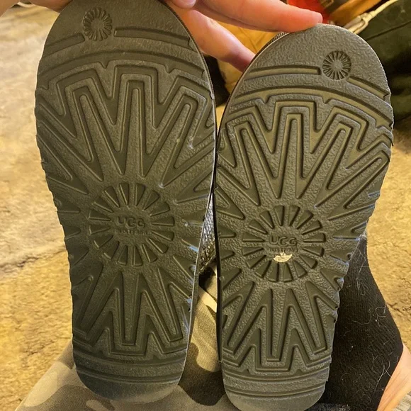 Knit Uggs - Picture 3 of 3